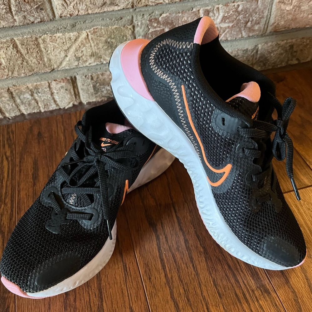 Nike 8 1/2….only worn 3 time. No box.